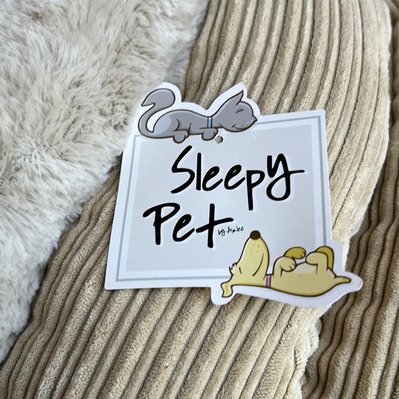 Sleepy Pet TwoTone Giant Slipper Pet Bed - Picture 9 of 11